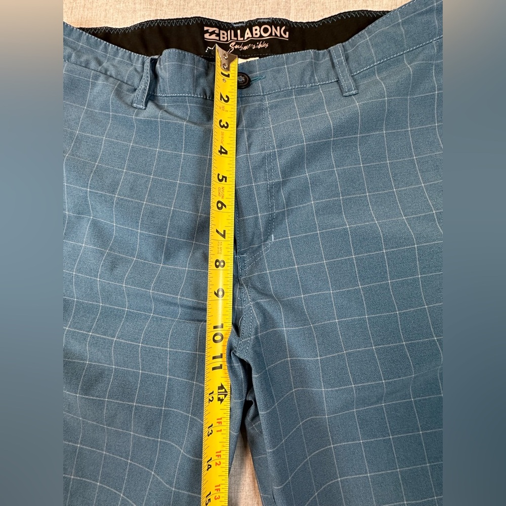 Men’s Billabong Submersible Blue Grid Pattern Shorts - Picture 9 of 11